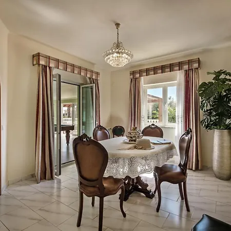 Βίλα 5br With Private Pool And Snooker *
