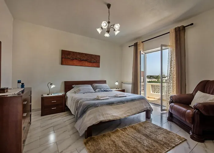 5br With Private Pool And Snooker *