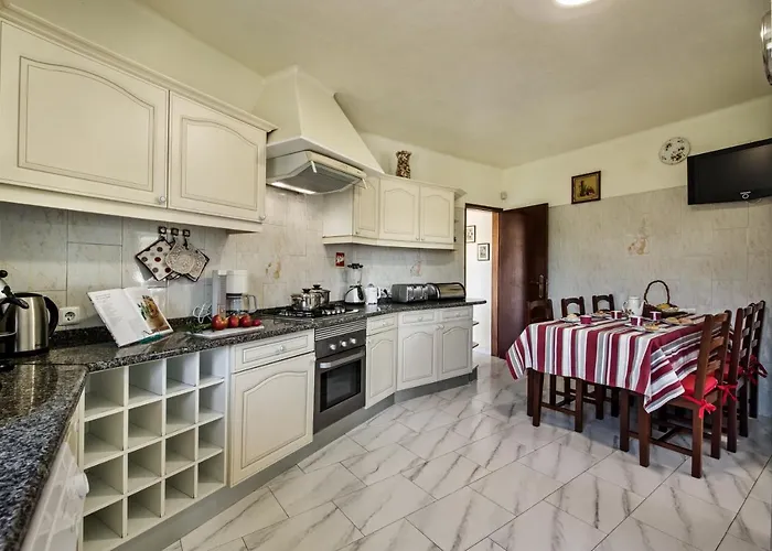 5br With Private Pool And Snooker *