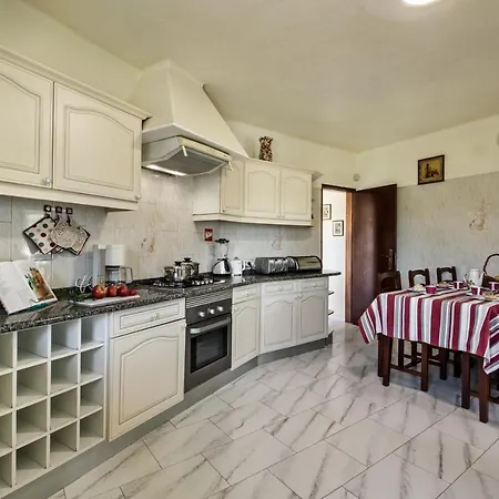 5br With Private Pool And Snooker *