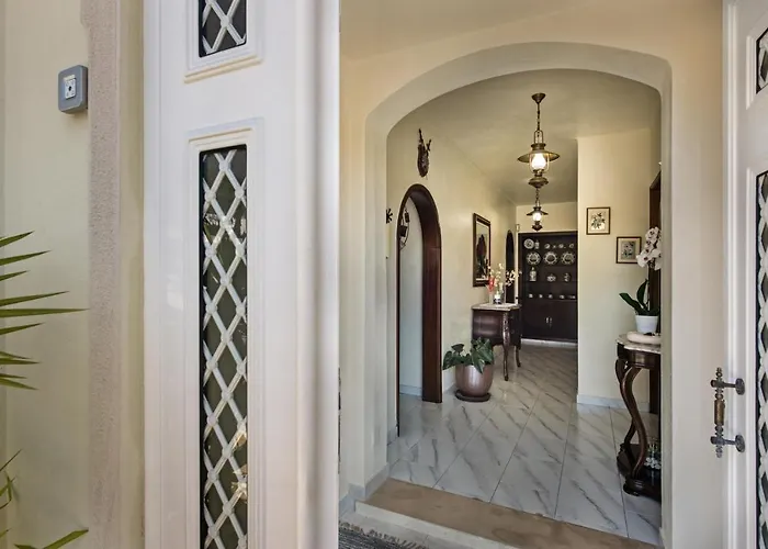 5br With Private Pool And Snooker Villa *