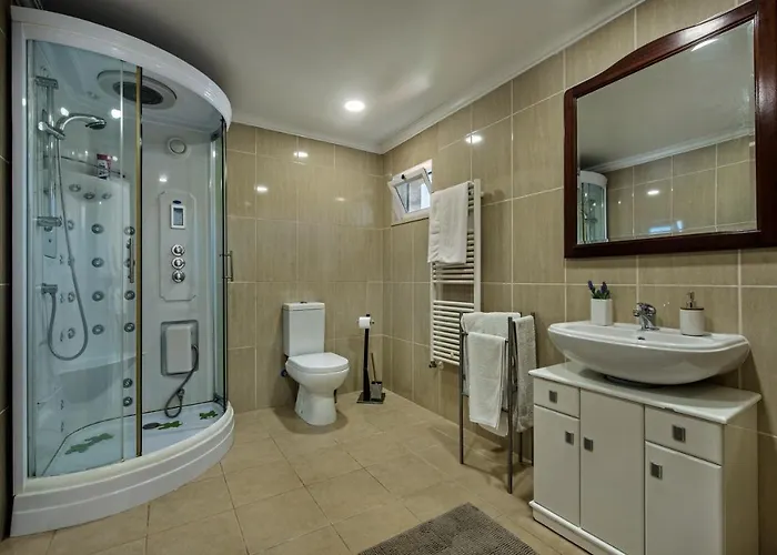 Villa 5Br Villa With Private Pool And Snooker Room *