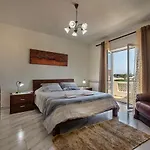 5br With Private Pool And Snooker *