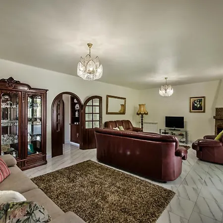 Villa 5br With Private Pool And Snooker *